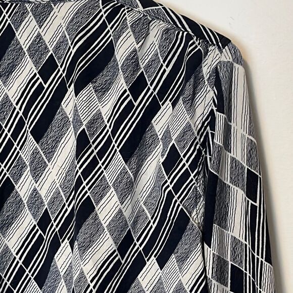 L.L.Bean womens blouse 6P 100% silk black label artsy chest pockets button cuff - Picture 6 of 7